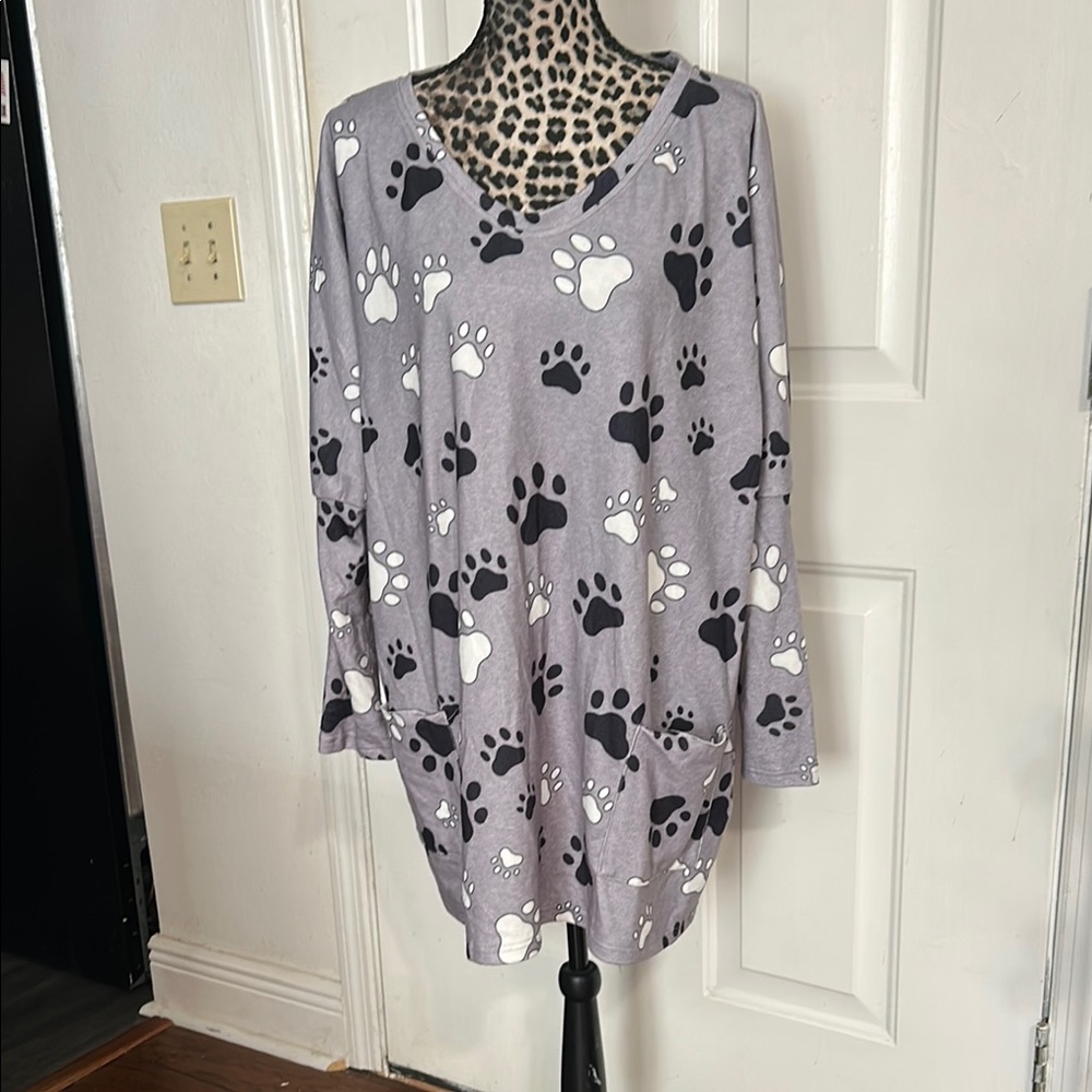 Paws Lounge Sweatshirt 💕.    Size large